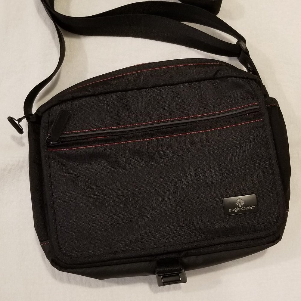 Eagle Creek shoulder, messenger, tablet, travel bag, 9x 11 black w rust accents